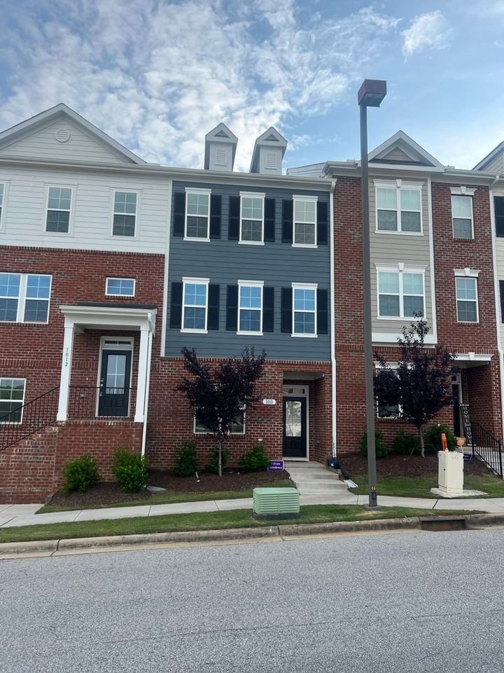 1010 Gateway Commons Cir - Photo 2 of 43