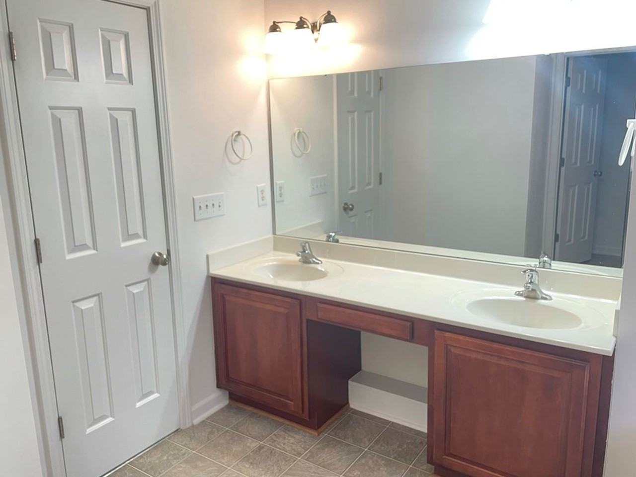 3215 Lauderdale Ln - Photo 3 of 31
