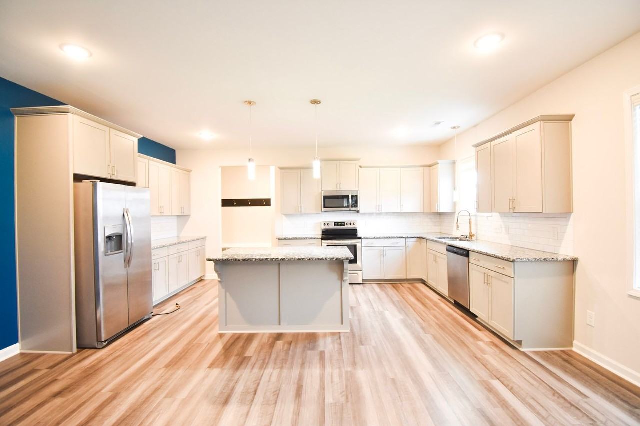 114 Welborn St - Photo 4 of 23