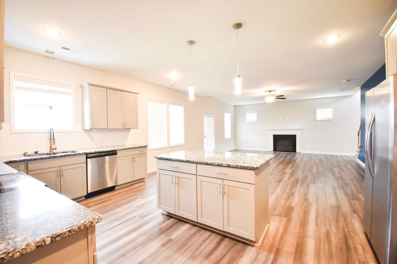 114 Welborn St - Photo 5 of 23