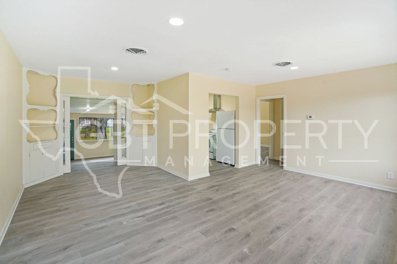 328 Williams St - Photo 4 of 24