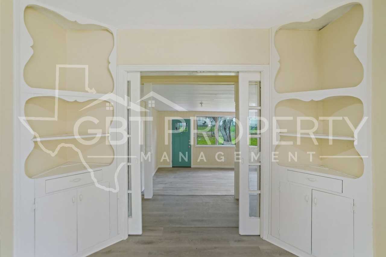 328 Williams St - Photo 6 of 24