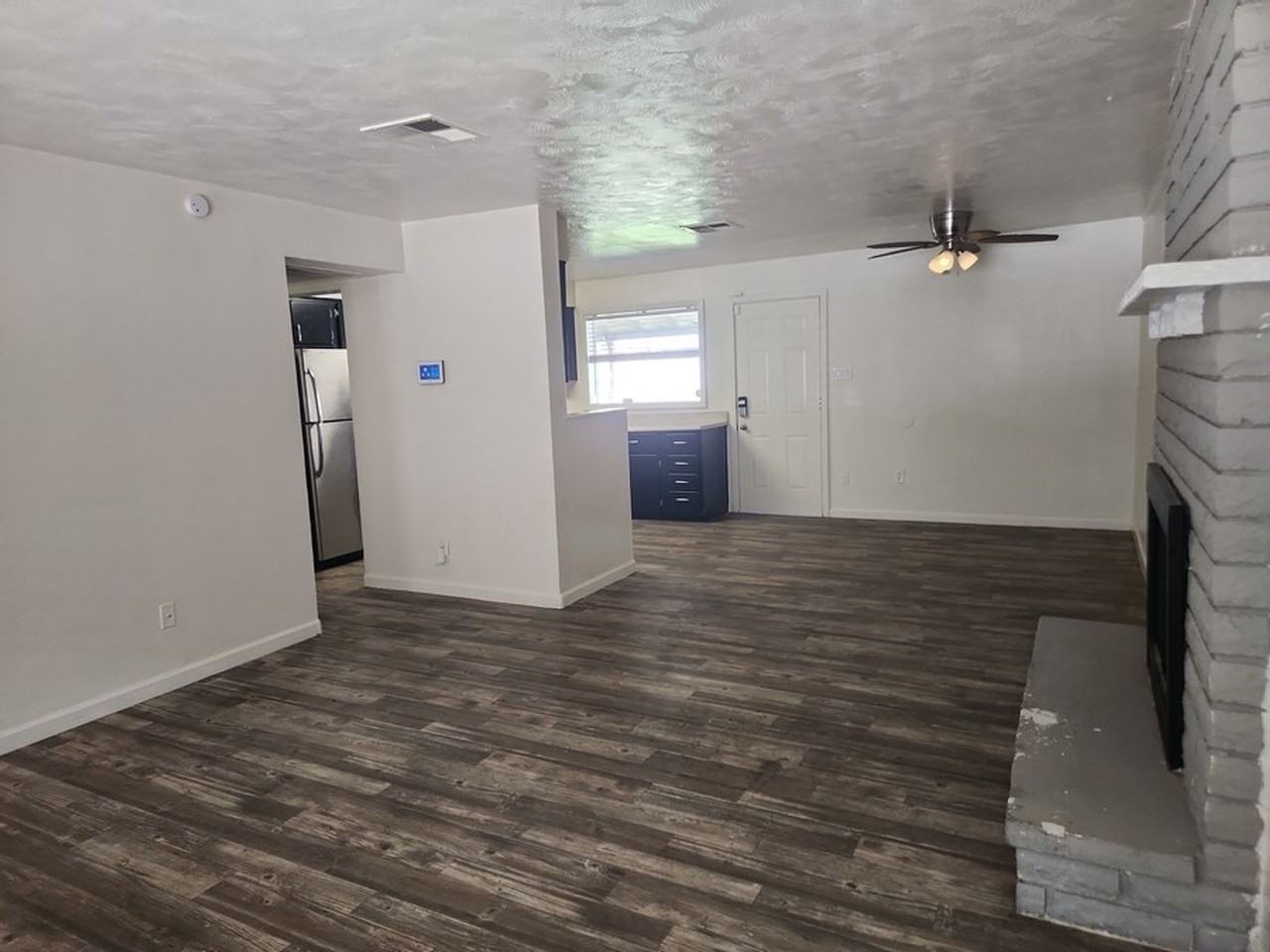 2918 W Missouri Ave - Photo 3 of 13