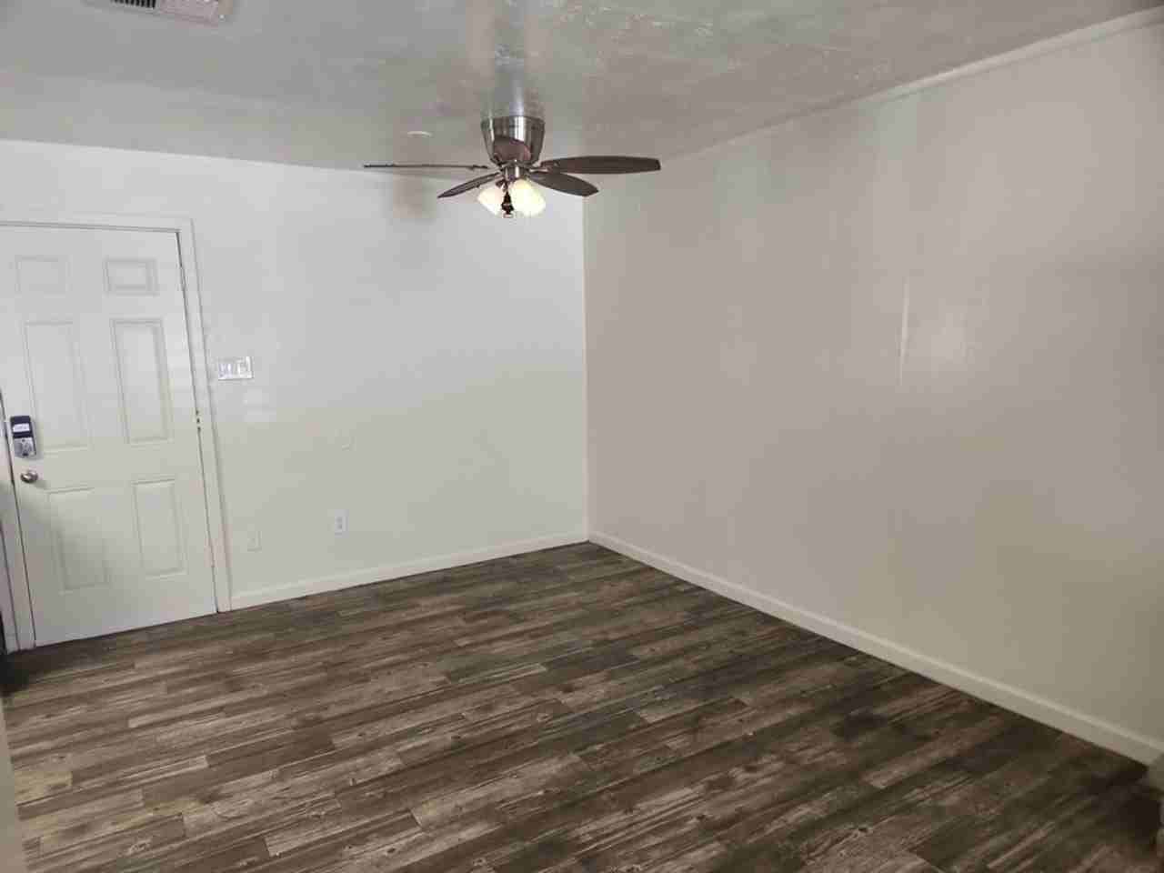 2918 W Missouri Ave - Photo 4 of 13