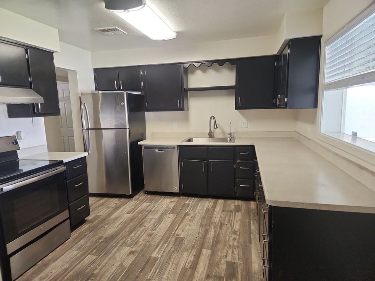 2918 W Missouri Ave - Photo 5 of 13