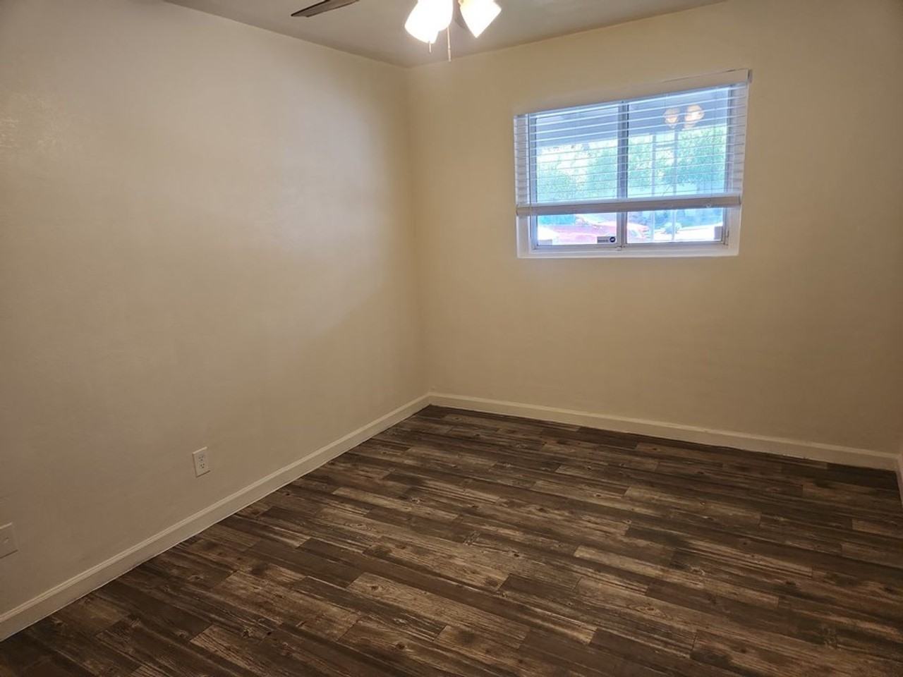 2918 W Missouri Ave - Photo 6 of 13