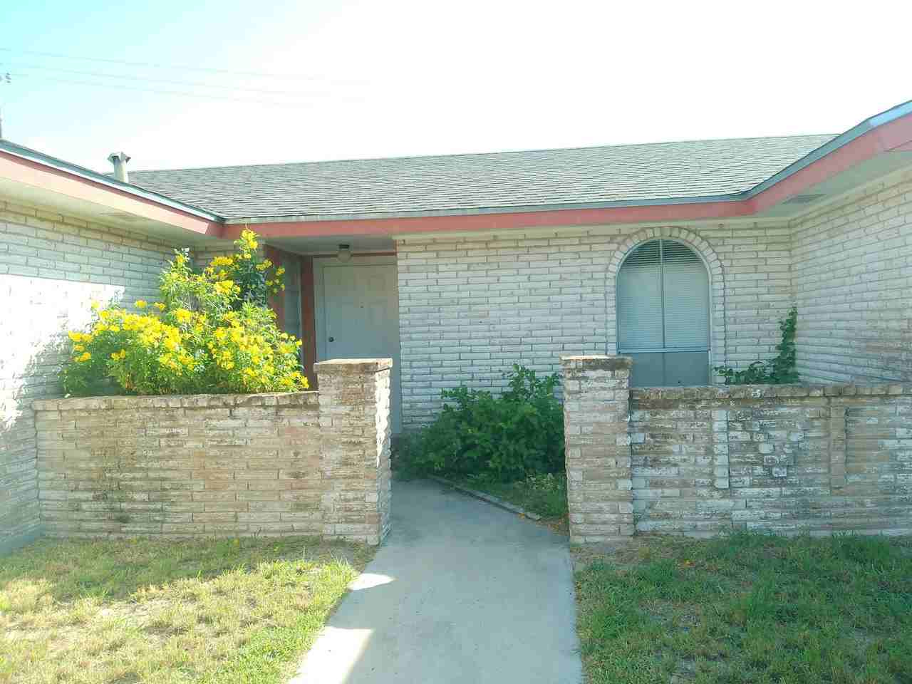 702 Alhambra Dr - Photo 2 of 14