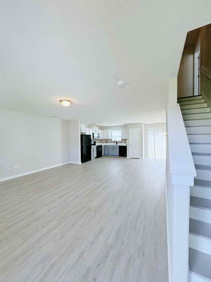 220 Sumter Ct - Photo 4 of 23