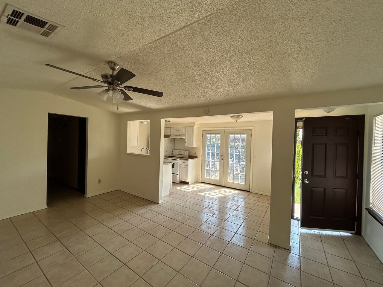 209 Windsor Way - Photo 3 of 17