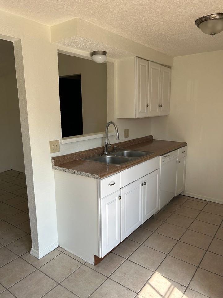 209 Windsor Way - Photo 5 of 17