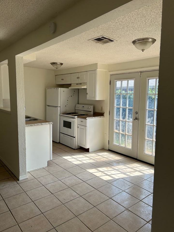 209 Windsor Way - Photo 6 of 17