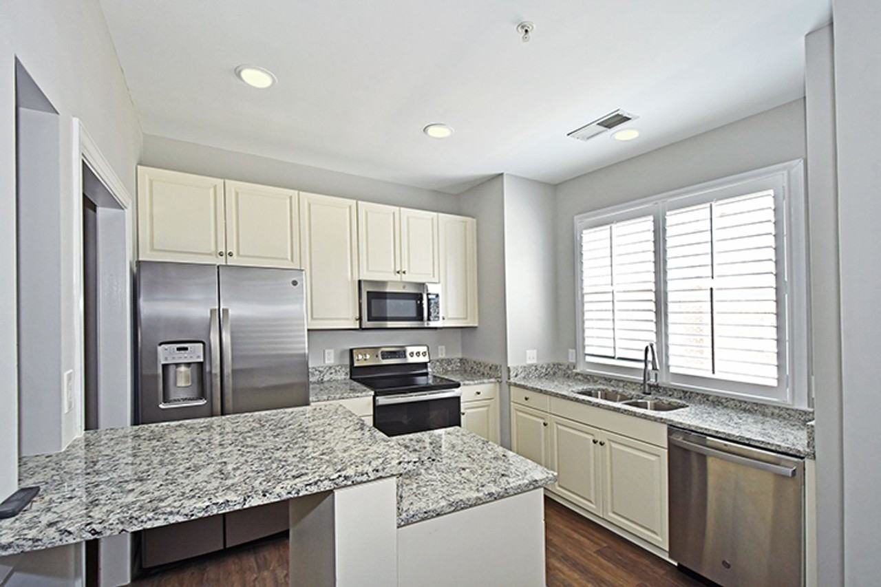 4939 S Hill View Dr - Photo 3 of 34