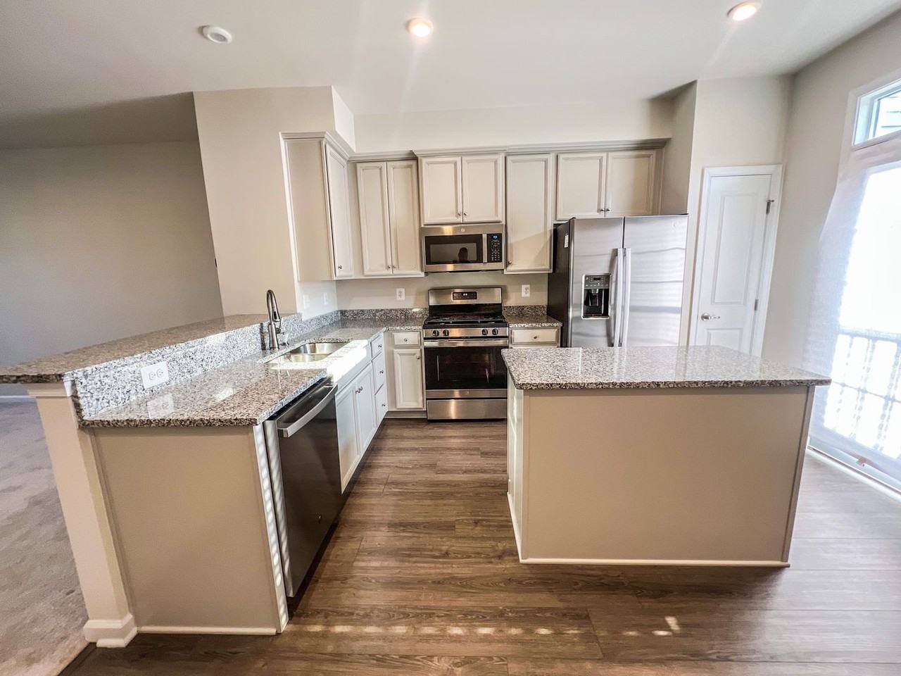 3725 Valley Ford Way - Photo 4 of 44