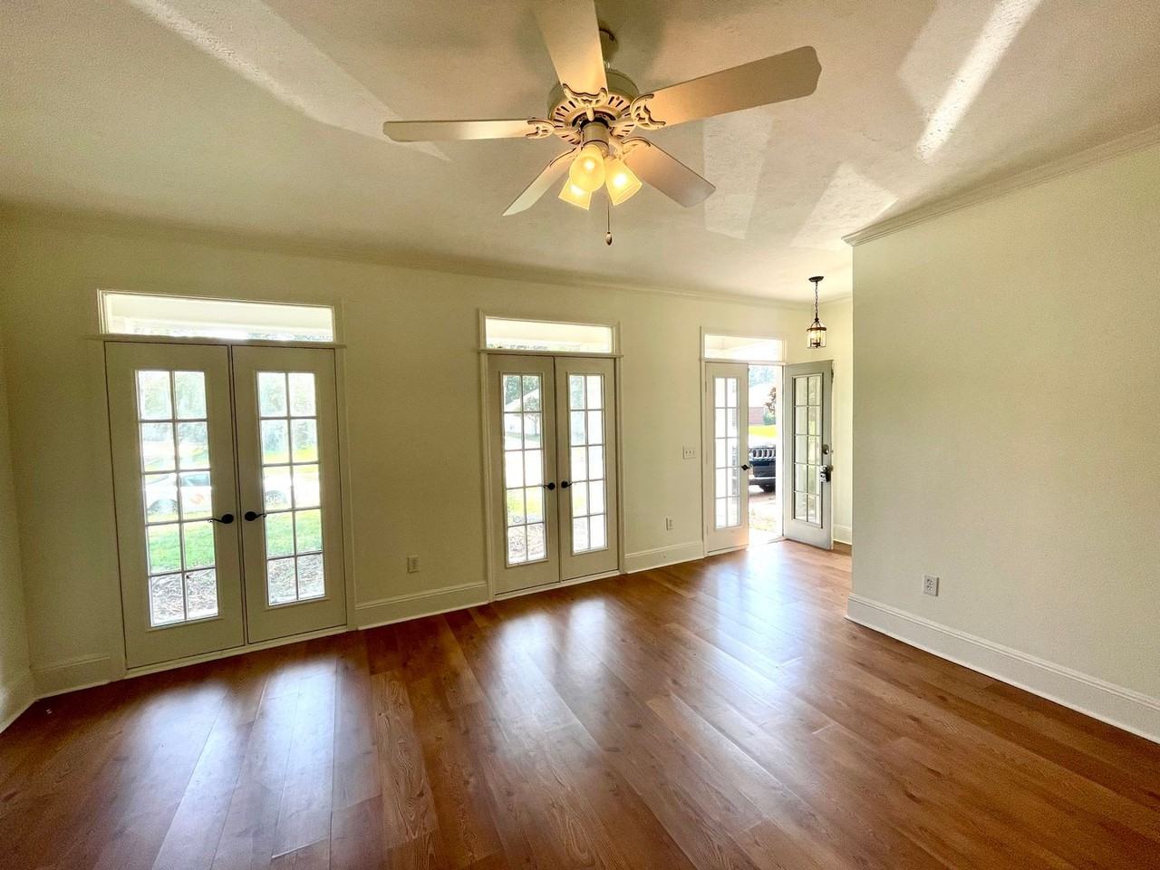 208 Chestnut Dr - Photo 5 of 21
