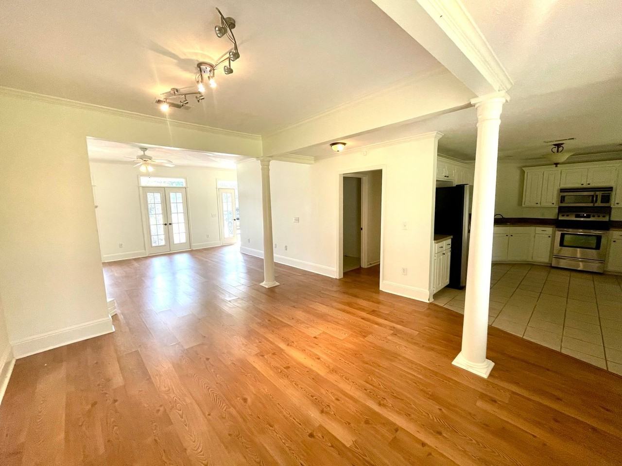 208 Chestnut Dr - Photo 7 of 21