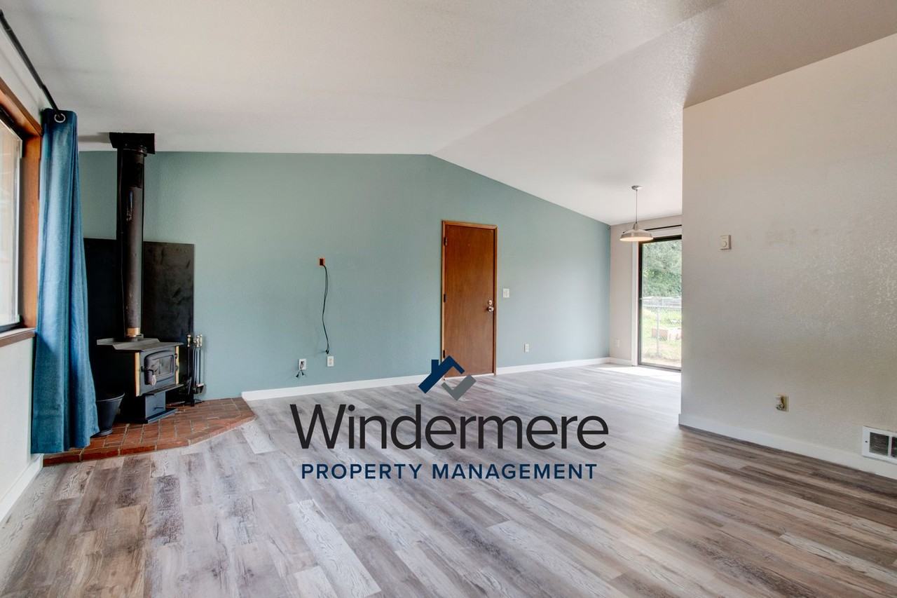 549 Ocean View Dr - Photo 2 of 17