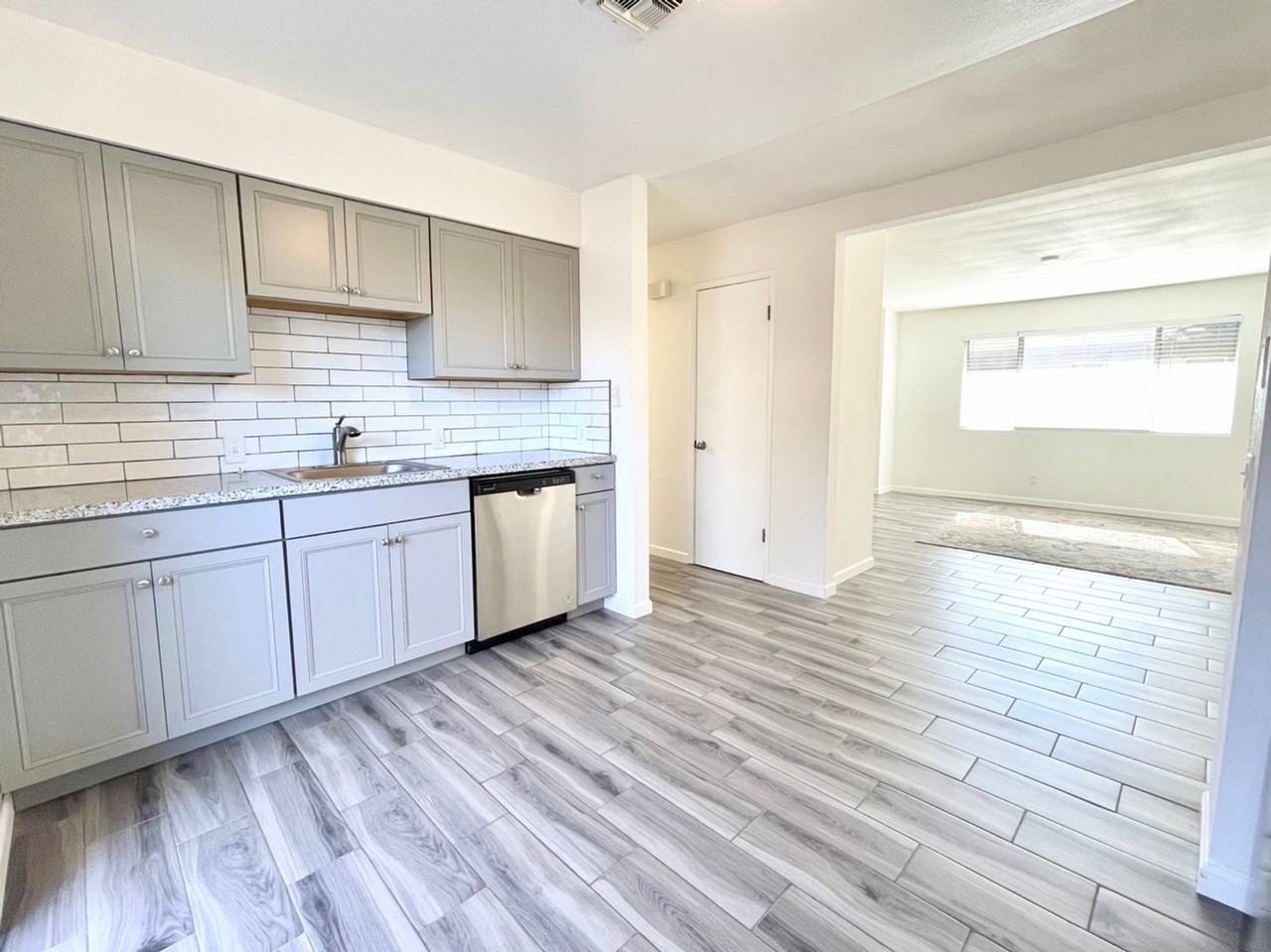 40 W Beverly Dr - Photo 4 of 12