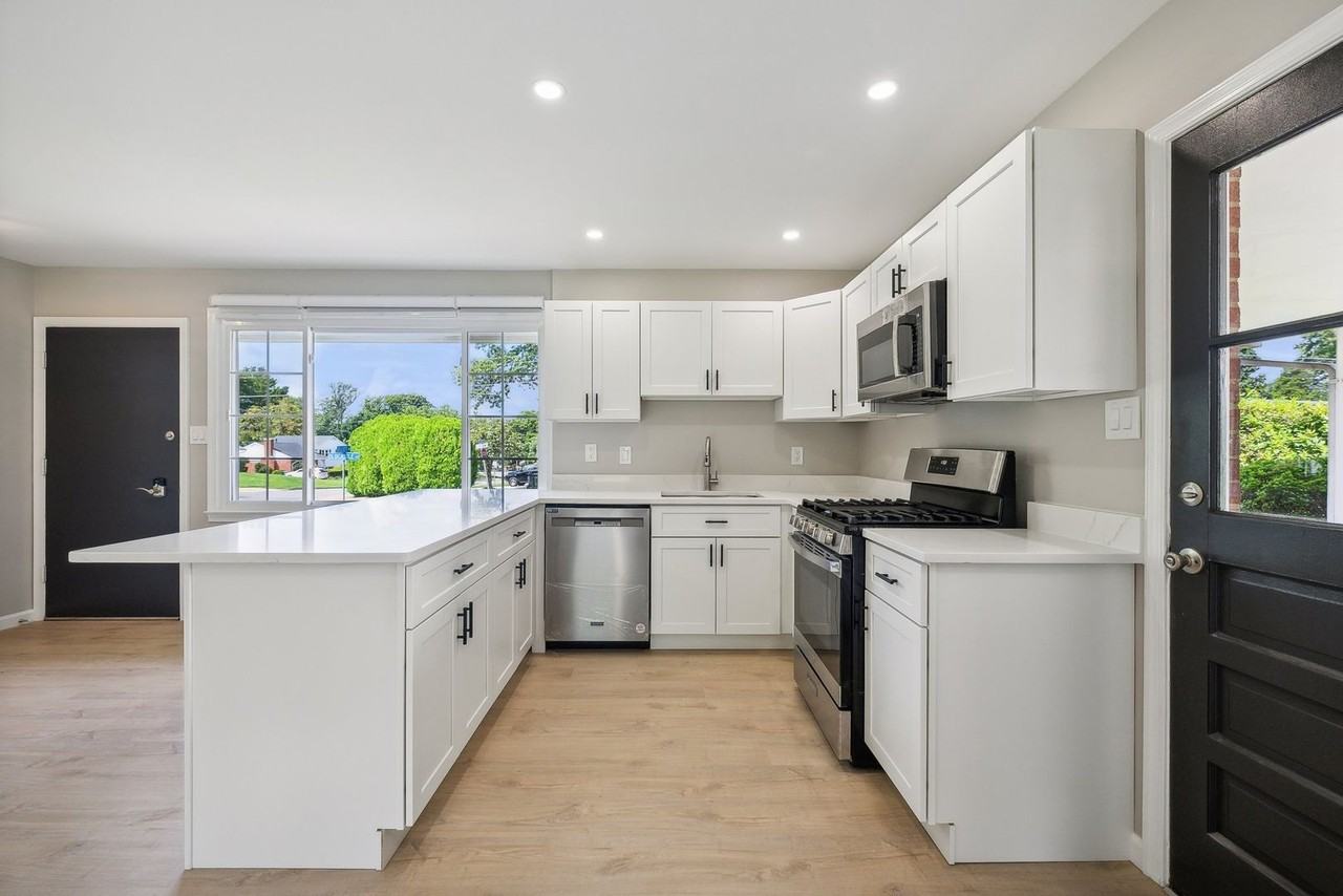 5317 Oldcastle Ln - Photo 3 of 36