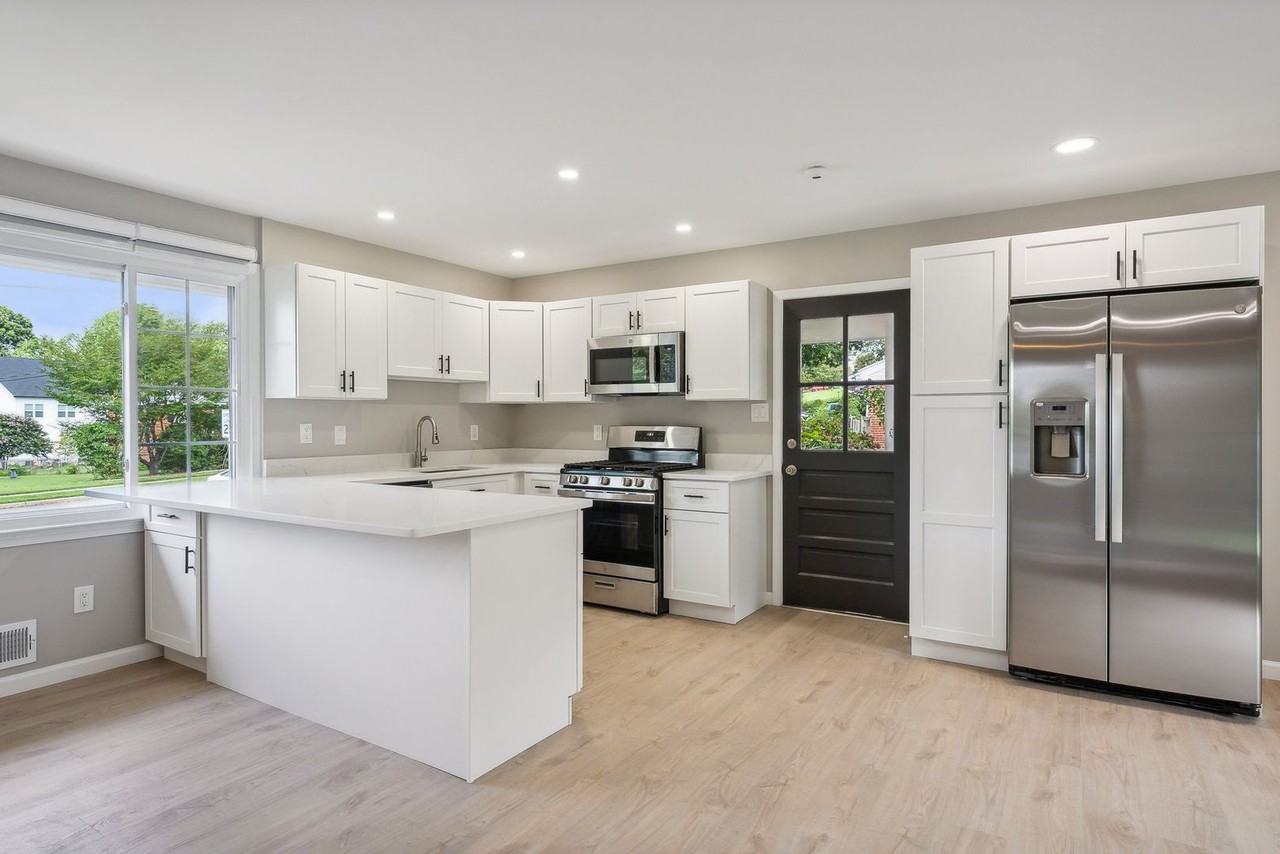 5317 Oldcastle Ln - Photo 4 of 36