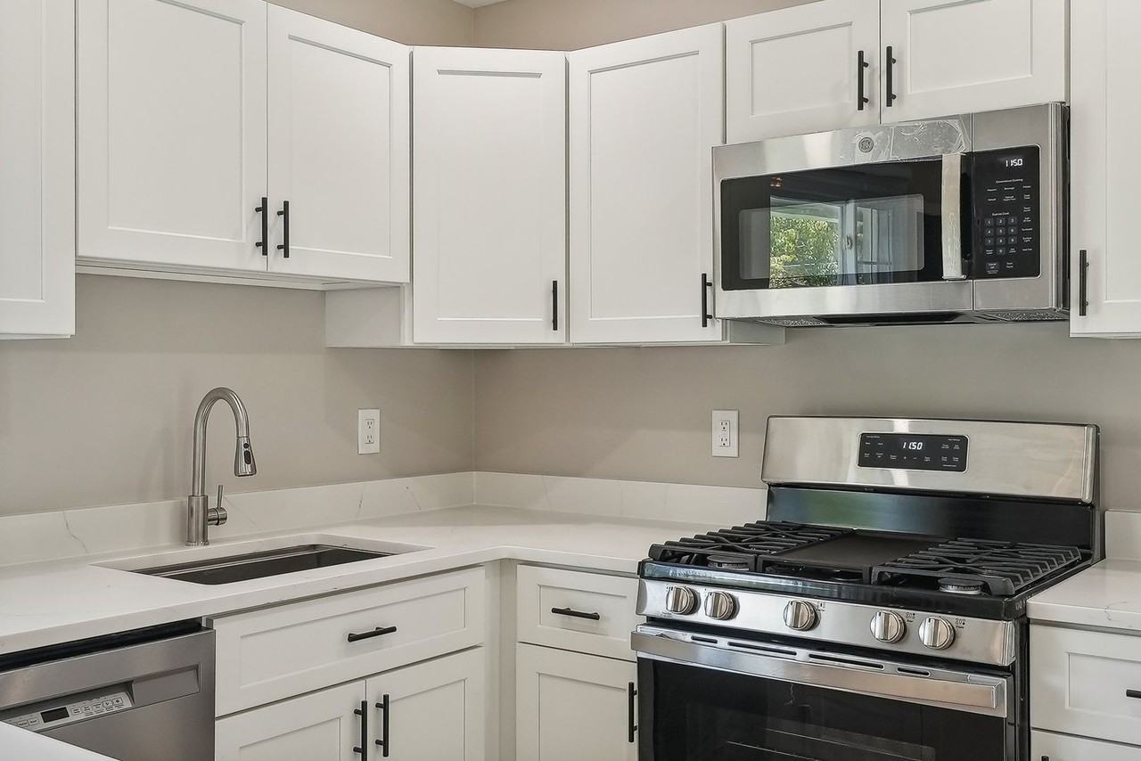 5317 Oldcastle Ln - Photo 6 of 36