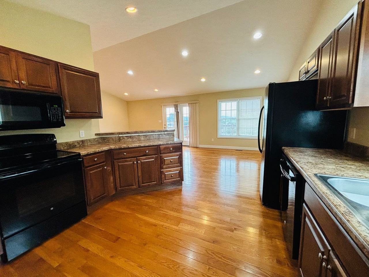 170 Kays Dr - Photo 5 of 25