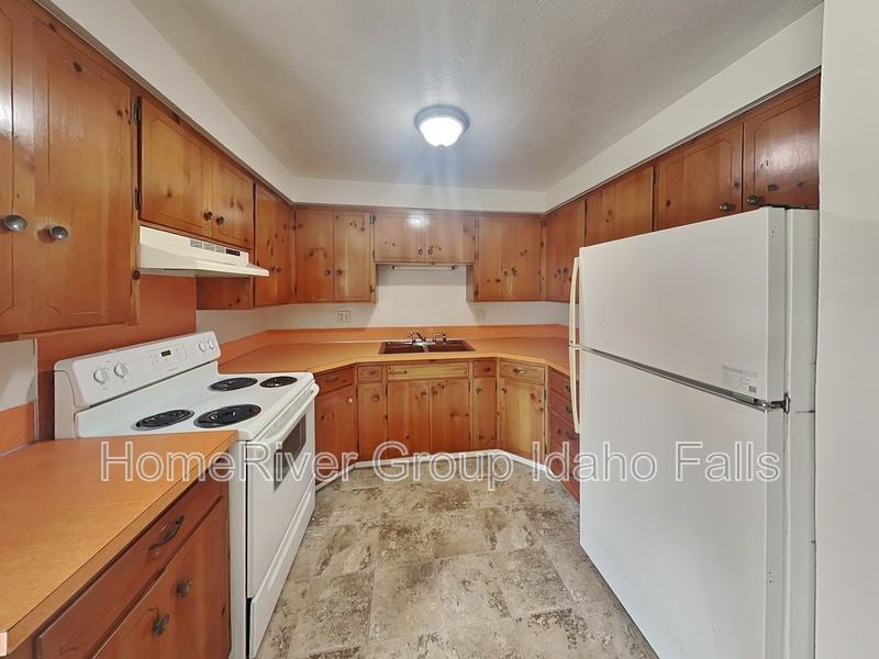 1110 Garfield St #4 - Photo 5 of 15
