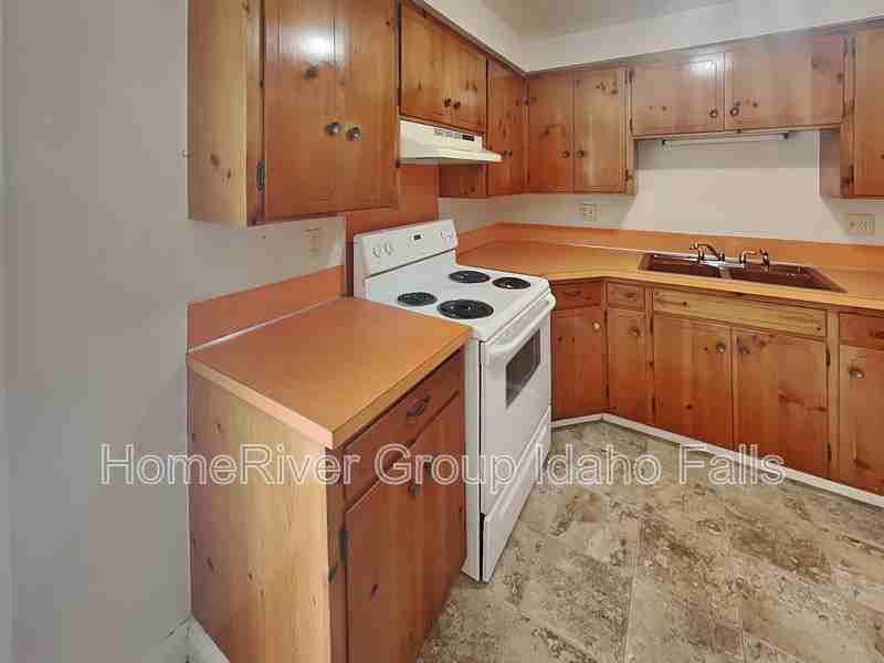 1110 Garfield St #4 - Photo 6 of 15