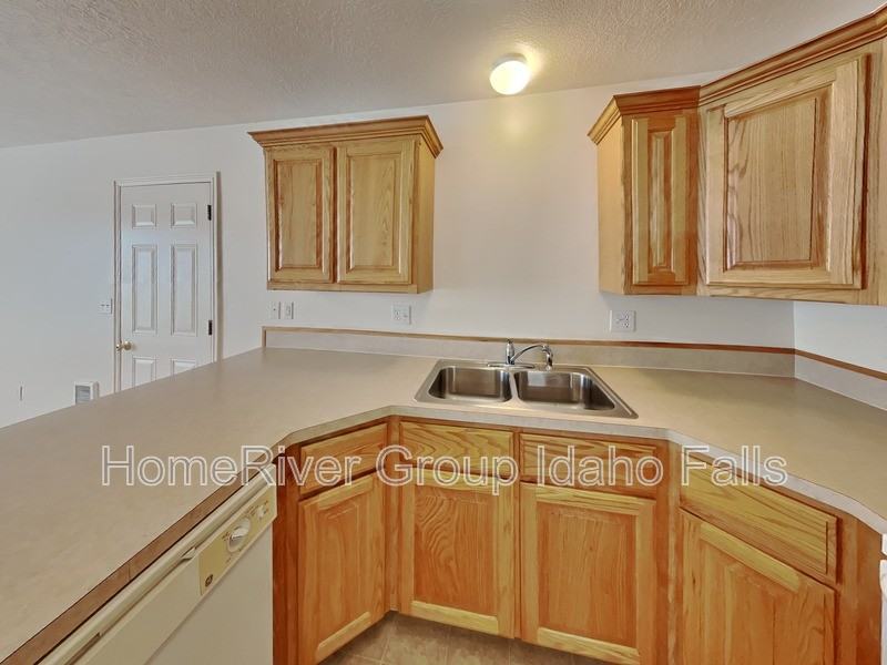 1350 Midway Ave #2 - Photo 4 of 16