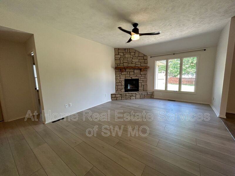 454 S Yellowwood Dr - Photo 2 of 18