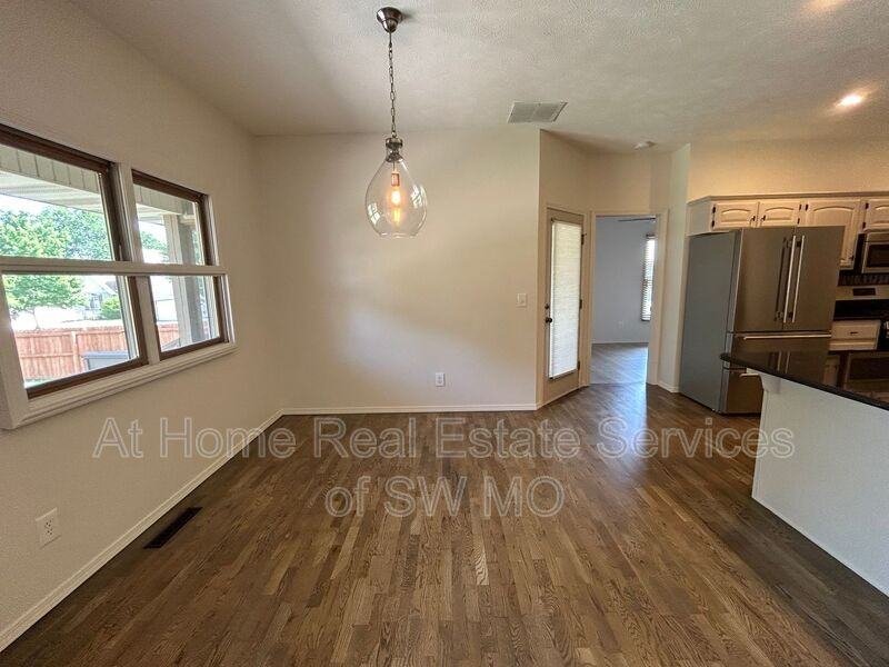 454 S Yellowwood Dr - Photo 3 of 18