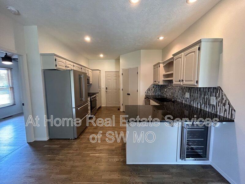 454 S Yellowwood Dr - Photo 4 of 18