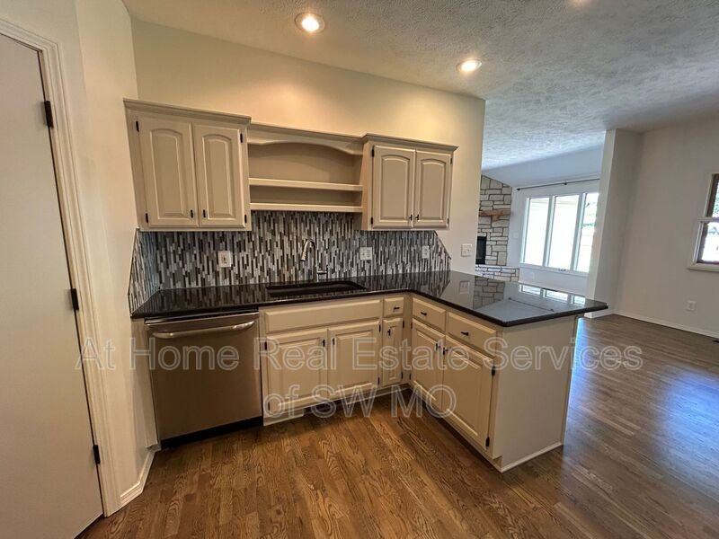 454 S Yellowwood Dr - Photo 6 of 18