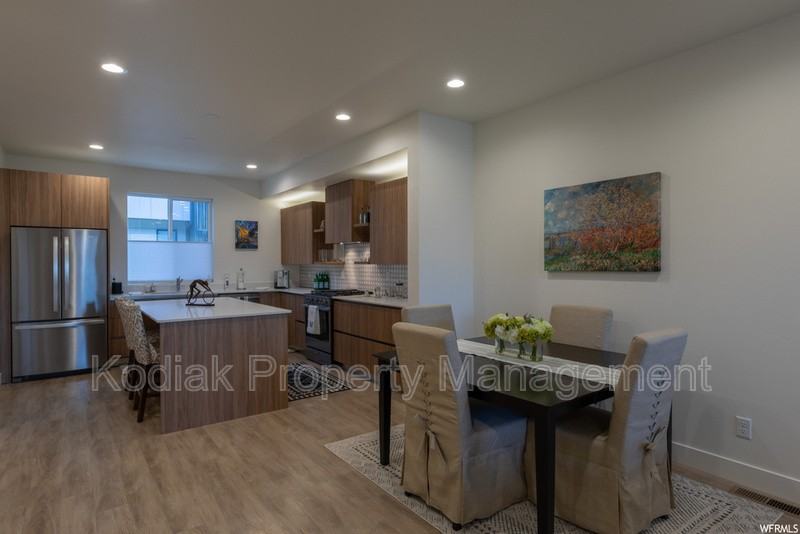 1541 E Talo Ct - Photo 4 of 48