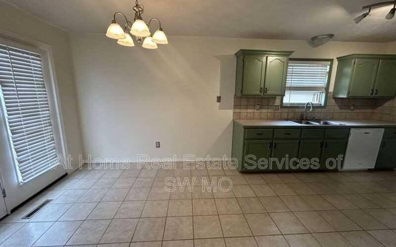 794 Fox Creek Rd - Photo 3 of 11