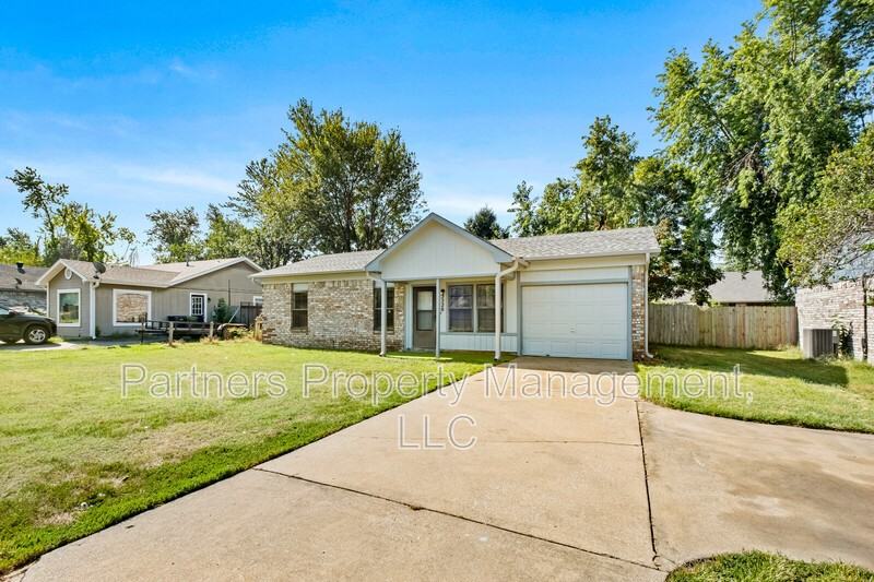 3520 W Olive St - Photo 3 of 24