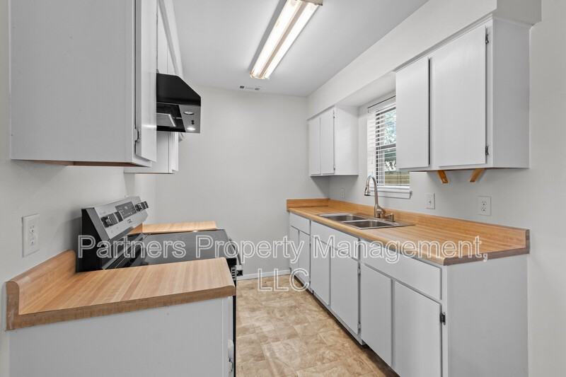 3520 W Olive St - Photo 4 of 24