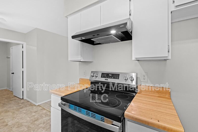 3520 W Olive St - Photo 7 of 24