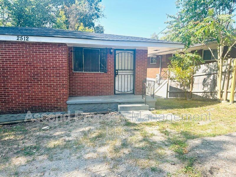 2512 Laura St #B - Photo 2 of 11