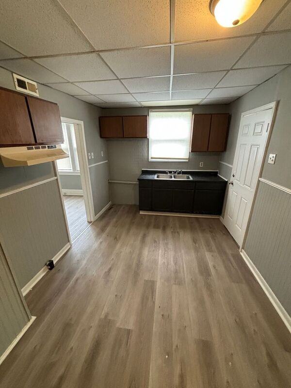 206 Crown Dr - Photo 2 of 18