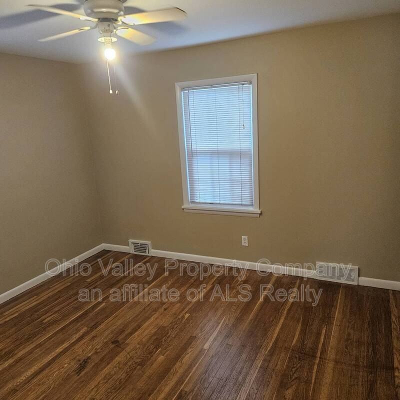 1934 Gardiner Ln - Photo 2 of 4