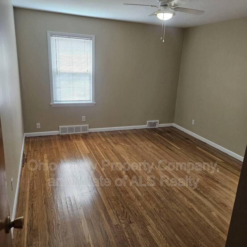 1934 Gardiner Ln - Photo 3 of 4