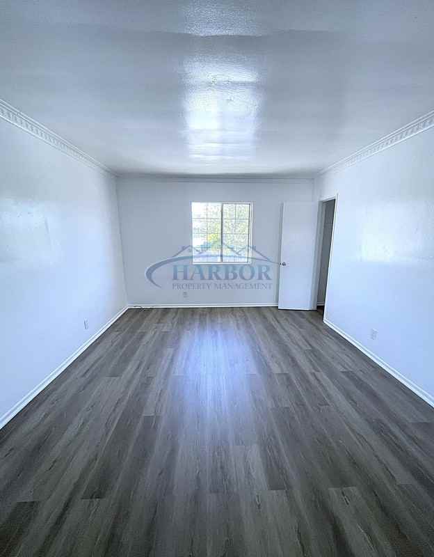 216 E Opp St - Photo 3 of 12