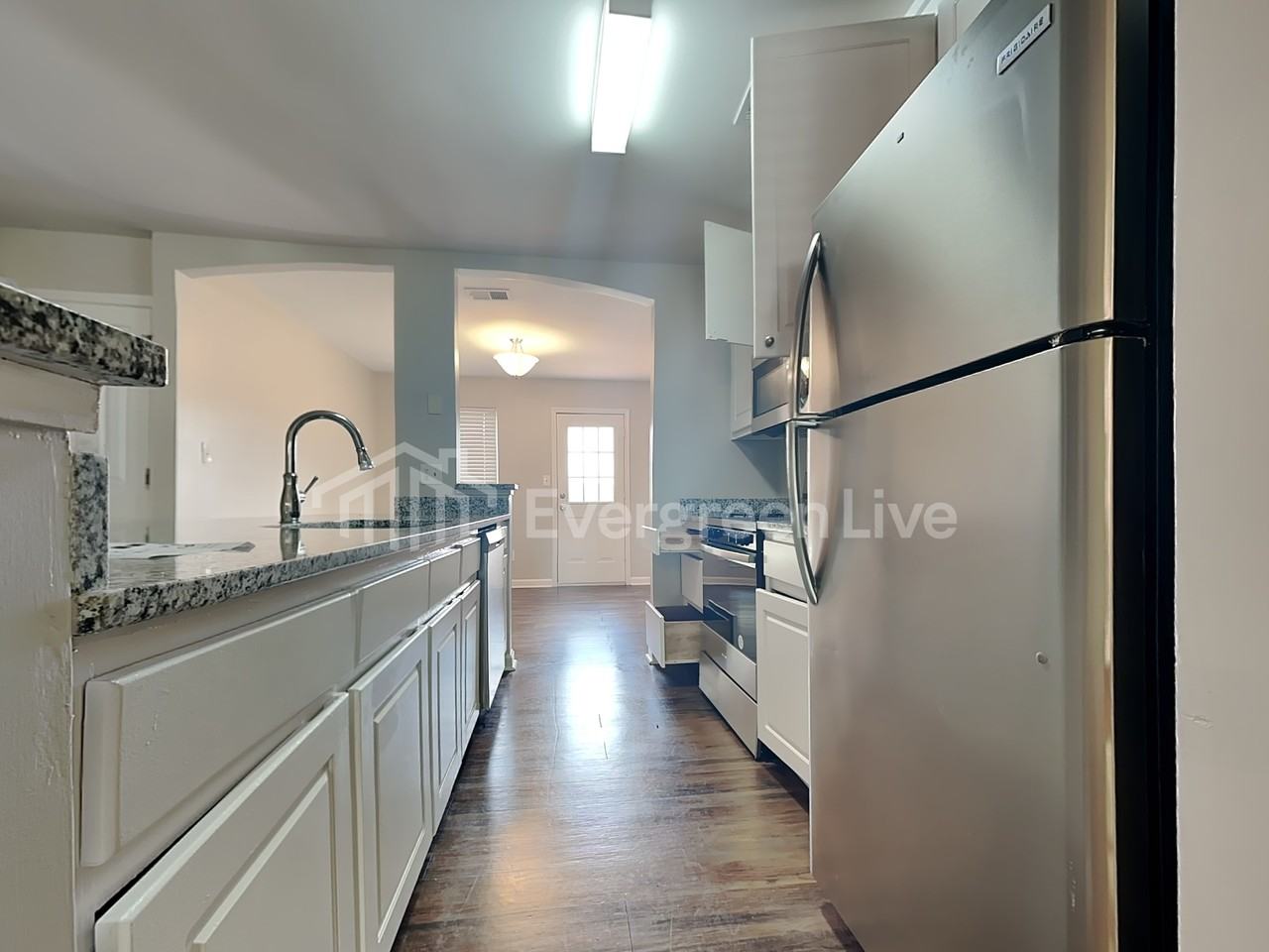 402 Tina Hely Ct - Photo 4 of 15