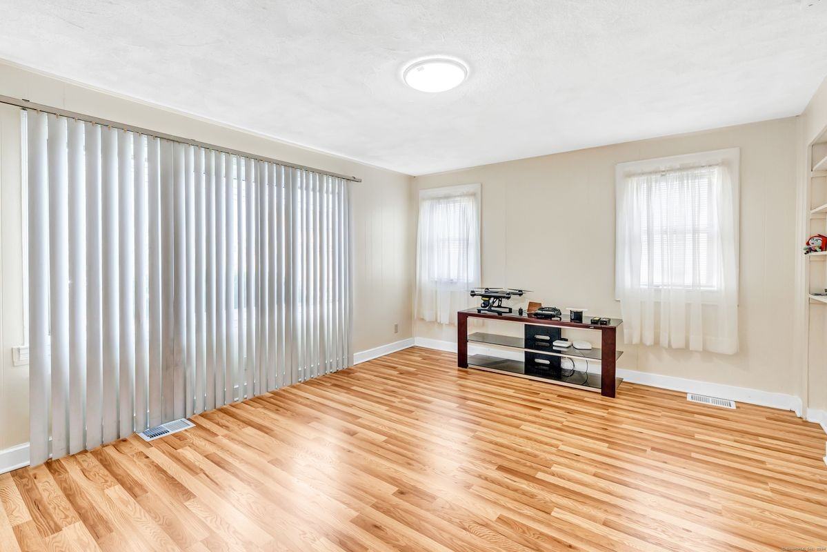 160 Dekalb Ave - Photo 3 of 12