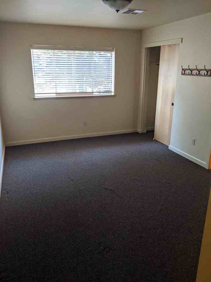 1120 F St #C - Photo 2 of 4