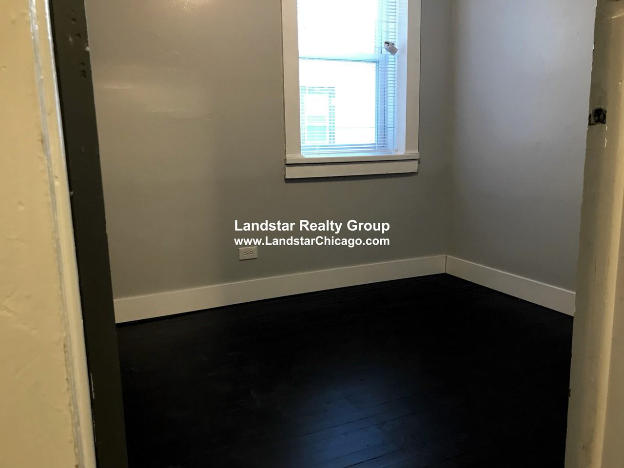 2122 W 21st St #1 - Photo 2 of 16