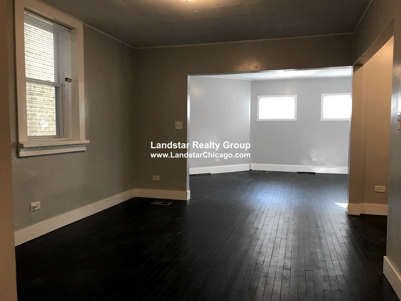 2122 W 21st St #1 - Photo 3 of 16