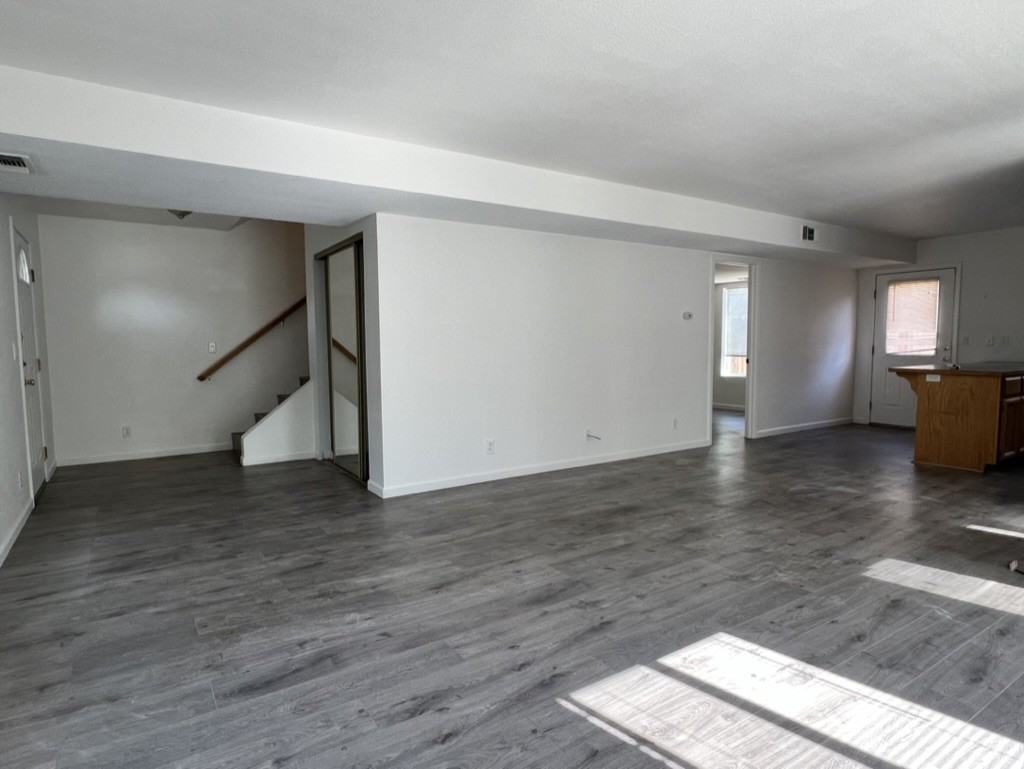 1924 Wildwood Way #NA - Photo 3 of 14