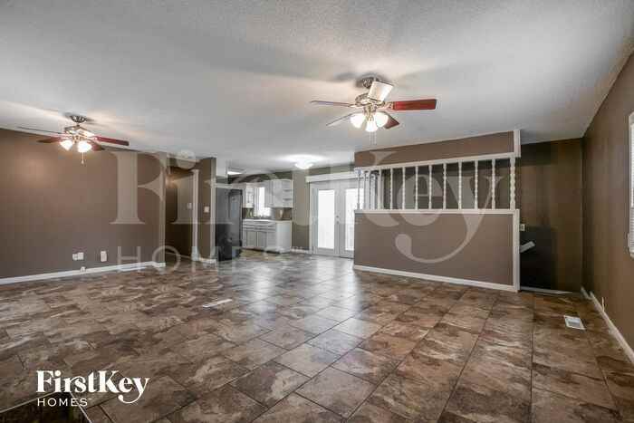 4916 Northern Ave - Photo 3 of 15