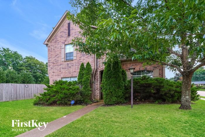 7409 Brentridge Dr - Photo 2 of 16